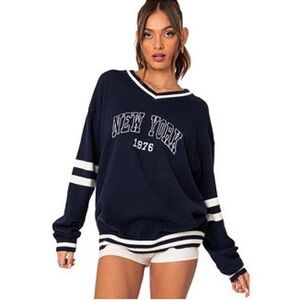 Edikted Women’s Navy V-Neck 90s Sweater with White Stripes